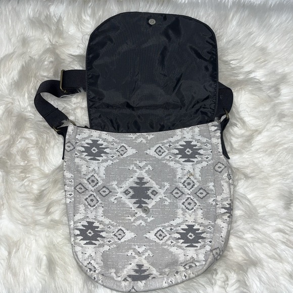 KAVU Crossbody Bag Gray Black Canvas Aztec Print Adjustable Strap - Picture 5 of 16